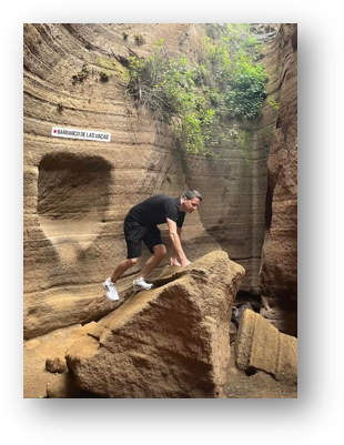 Florian Baumann beim Klettern im Barranco de las Vacas auf Gran Canaria